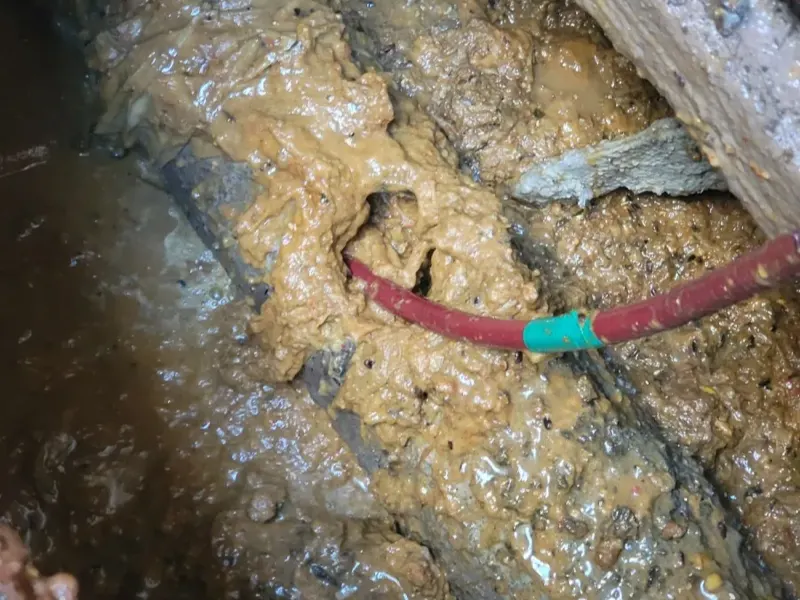 경산 배관 바닥에 쌓인 슬러지